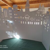 Fond de vitrine en Carton (découpe laser ville de Paray)